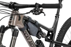 Evoc Multi Frame Pack S 0,7L Rahmentasche 21 Evoc Multi Frame Pack S 0,7L Rahmentasche -Bike Zubehör evoc multi frame pack s 700 ml rahmentasche carbon grau montiert variante 2