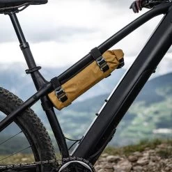 Fazua Energy Bag - E-Bike Battery Bag -Bike Zubehör fazua energy bag loam action3 1