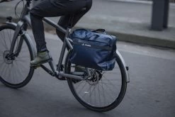 Vaude Mineo Commuter Briefcase 17 Tragetasche 16 Vaude Mineo Commuter Briefcase 17 Tragetasche -Bike Zubehör mineo commuter briefcase 17 action