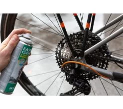 Motorex Easy Clean Ketten- Und Teilereiniger 9 Motorex Easy Clean Ketten- Und Teilereiniger -Bike Zubehör mtorex easy clean ketten und teilreiniger im einsatz 3